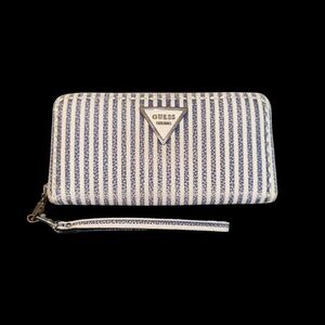 Guess‎ Blue White Striped
Sawyer Wristlet Zip Around Wallet